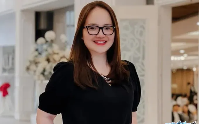 Hoàng Thị Hường thường xuyên xuất hiện trên mạng xã hội như doanh nhân thành đạt, chuyên bán thực phẩm chức năng 6505.jpg