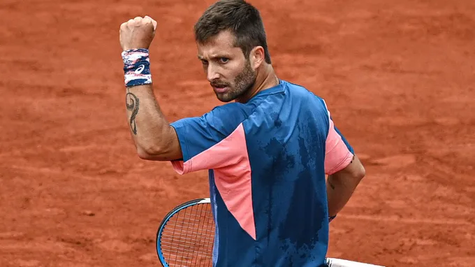 Roland Garros: Stan Wawrinka bị loại, tức giận la hét trọng tài vì “nước uống đóng băng” ảnh 2 Roland Garros: Stan Wawrinka bị loại, tức giận la hét trọng tài vì “nước uống đóng băng” ảnh 2