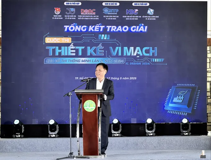 PGS.TS Lê Quốc Cường, Phó trưởng Ban quản lý khu công nghệ cao TPHCM phát biểu tại lễ tổng kết Sếp Cường.jpg