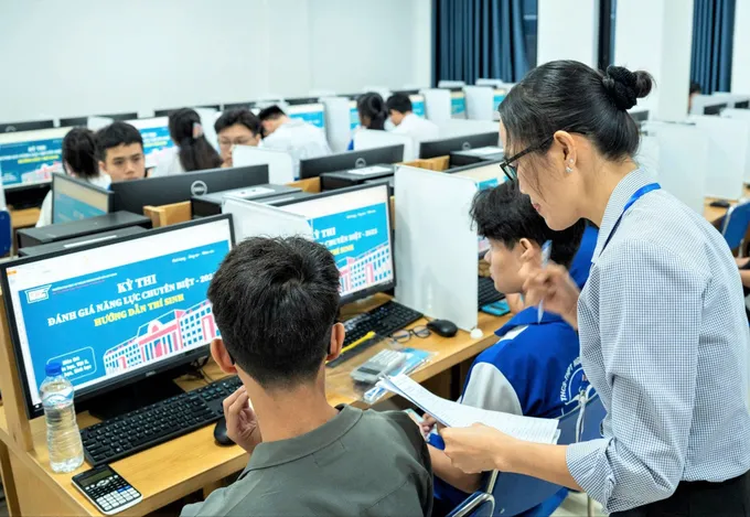 Thí sinh tham dự kỳ thi đánh giá năng lực chuyên biệt đợt 1 do Trường ĐH Sư phạm TPHCM tổ chức ngày 5 và 6-4 I4b.jpg
