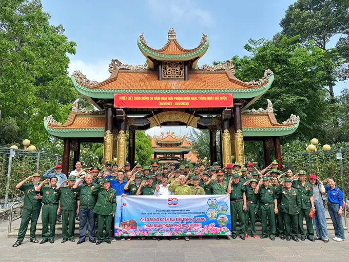 Đoàn đại biểu tỉnh Hà Giang thăm TPHCM. Ảnh: ĐÔNG SƠN W3b.jpg
