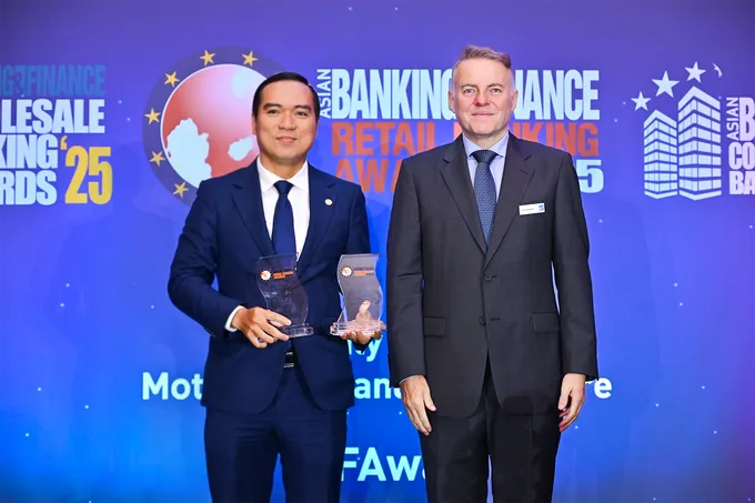 Ông Đàm Thế Thái, Phó Tổng giám đốc HDBank nhận hai giải thưởng quốc tế tại Lễ trao giải Asian Banking & Finance Awards 2025 tổ chức tại Singapore HDB1.png