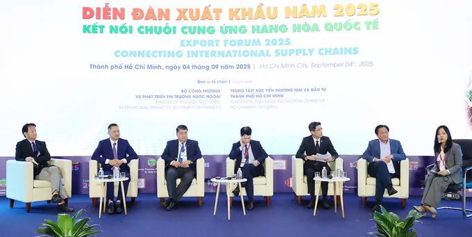 Khách mời tại Diễn đàn xuất khẩu 2025 - kết nối chuỗi cung ứng hàng hóa quốc tế ở Trung tâm Hội chợ Triển lãm Sài Gòn. Ảnh: Hoàng Hùng \\.jpeg