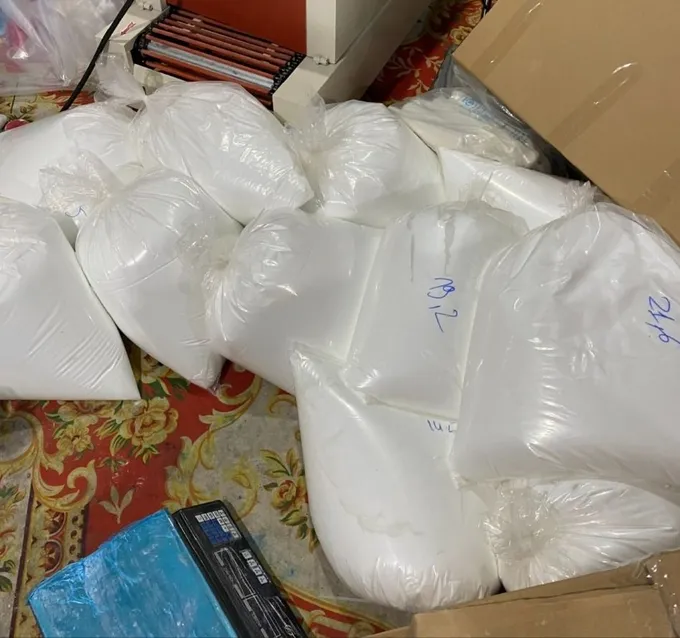 Lực lượng công an thu giữ nhiều gói nguyên liệu làm mỹ phẩm giả Ảnh 8- Mỹ phẩm giả.JPG