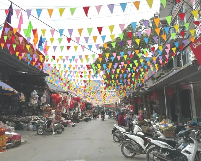 Một khu chợ sầm uất tại thị trấn Đồng Đăng Q7a.jpg