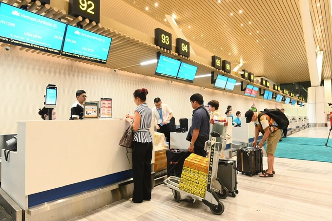 Hành khách làm thủ tục tại nhà ga T3 17.jpg