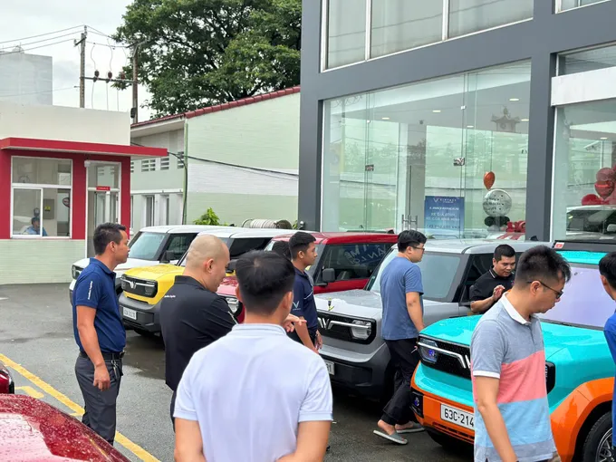 VinFast VFXanh - Khách hàng trải nghiệm VinFast VF3.jpg