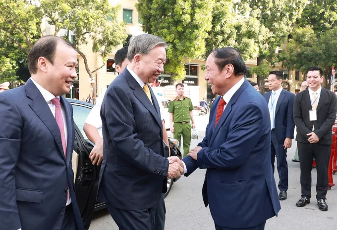 Tổng Bí thư Tô Lâm tới dự lễ kỷ niệm 80 năm Ngày truyền thống Ngành Văn hóa. Ảnh: VIẾT CHUNG 42b6f47b3defb5b1ecfe.jpg