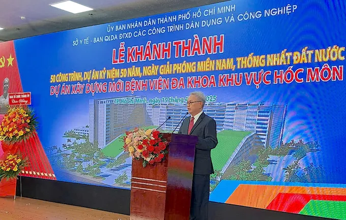 BS-CKII Đặng Quốc Quân, Giám đốc Bệnh viện đa khoa khu vực Hóc Môn phát biểu. Ảnh: QUANG HUY 9.jpg