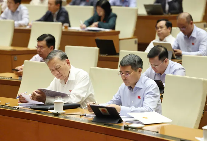 Tổng Bí thư, Chủ tịch nước Tô Lâm và Thủ tướng Lê Minh Hưng cùng các đại biểu dự phiên họp chiều 10-4. Ảnh: QUANG PHÚC Tổng Bí thư, Chủ tịch nước Tô Lâm và Thủ tướng Lê Minh Hưng cùng các đại biểu dự phiên họp chiều 10-4. Ảnh: QUANG PHÚC