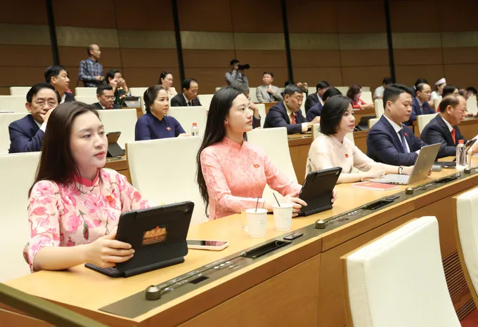 Các đại biểu dự phiên họp sáng 24-4. Ảnh: QUANG PHÚC