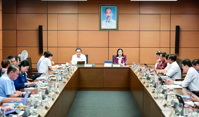Chủ tịch Quốc hội Trần Thanh Mẫn ph&aacute;t biểu tại thảo luận tổ, chiều 24-10. Ảnh ĐỖ TRUNG.jpg