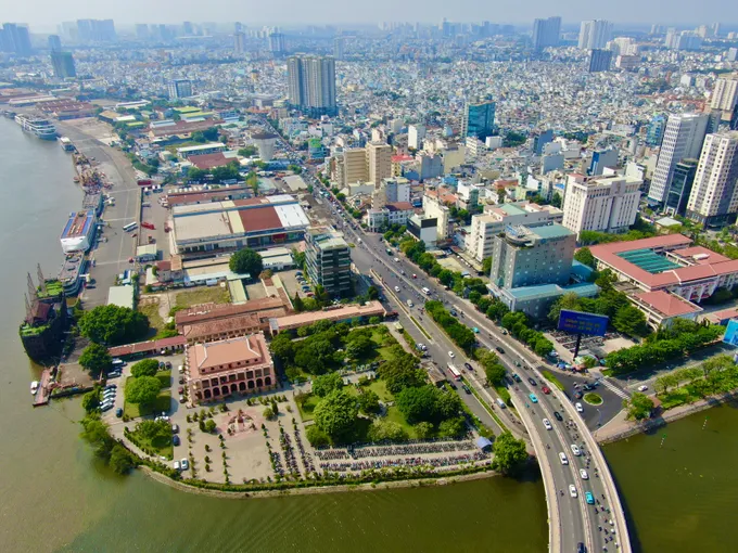 ben nha rong.jpg