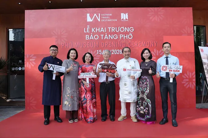 Lễ ra mắt.jpg