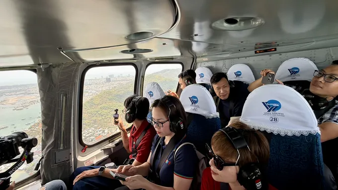 Khách trai nghiem.jpg