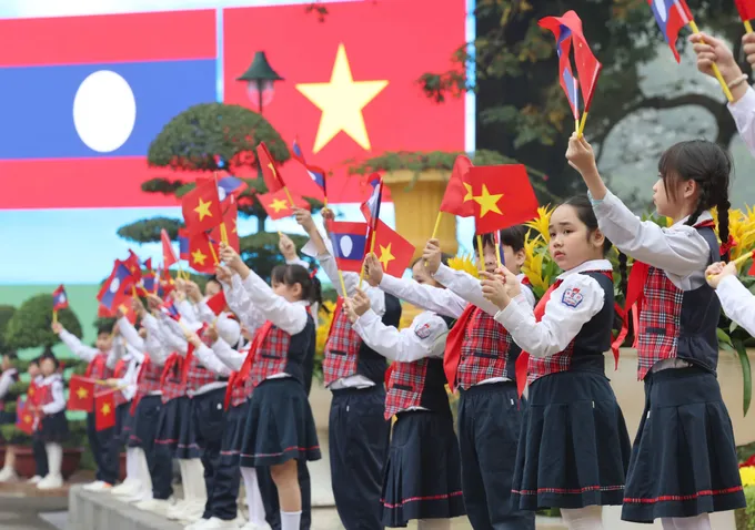 Le don TBT Lao o Phu Chu tich 9.jpg