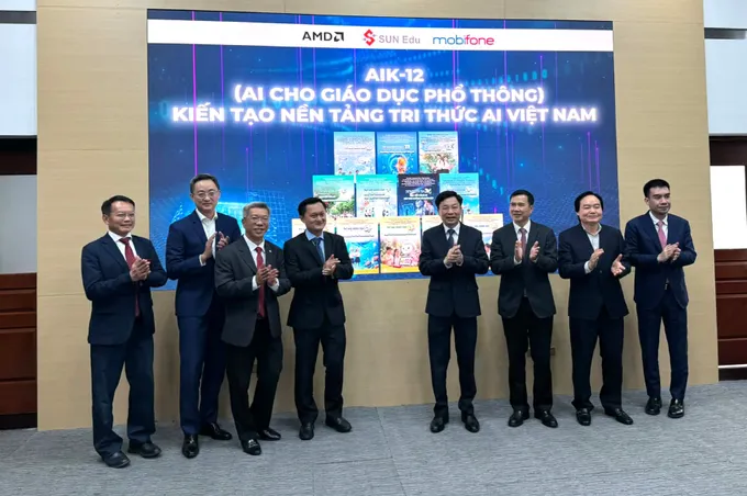 MobiFone, Sun Edu và Tập đoàn AMD (Mỹ) chính thức khởi động ra mắt bộ sách AI for K-12, nền tảng tri thức AI dành cho giáo dục phổ thông Việt Nam. Hop tac MobiFone 2.jpg