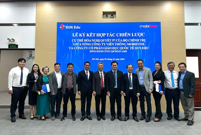 Các đại biểu tham dự lễ ký kết Hop tac MobiFone 3.jpg