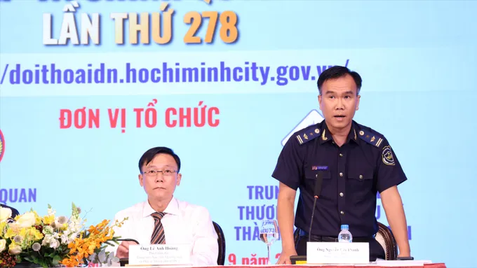 Đại diện ITPC và Chi cục Hải quan Khu vực II trao đổi, giải đáp kiến nghị của doanh nghiệp. Ảnh: MINH XUÂN Nguyễn Chí Thanh- Phó Trưởng phòng Phòng Nghiệp vụ Hải quan.JPG