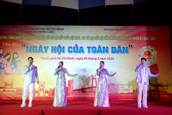 nhom ca Gio Moi - La phieu ky nguyen moi.JPG