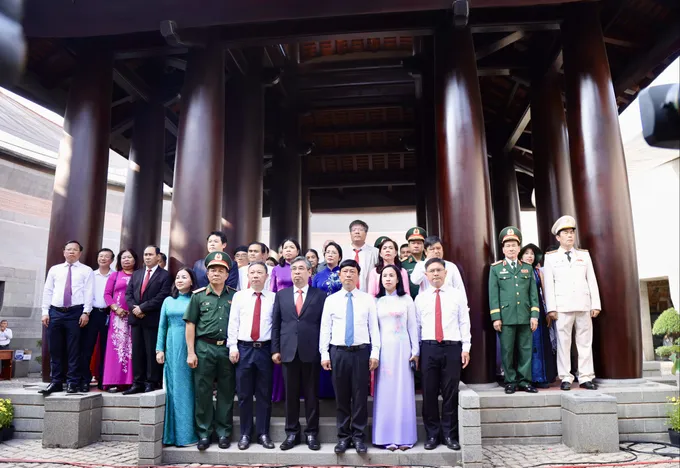 Đoàn lãnh đạo Thành phố và các đại biểu tham dự Lễ Giỗ Tổ Hùng Vương năm 2026. Ảnh: DŨNG PHƯƠNG IMGL3754.JPG