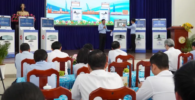 11 phường, xã trên địa bàn TPHCM sẽ thí điểm sử dụng kiosk thông minh hỗ trợ hành chính công phục vụ người dân 6HH06183.JPG