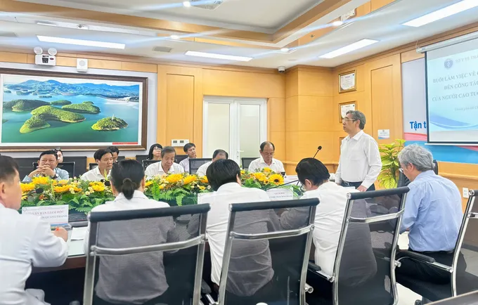 Đồng chí Nguyễn Phước Lộc, Ủy viên Trung ương Đảng, Phó Bí thư Thành ủy, Chủ tịch Ủy ban MTTQ Việt Nam TPHCM phát biểu tại buổi làm việc