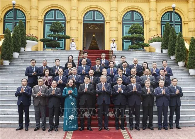 Tổng Bí thư, Chủ tịch nước Tô Lâm, nguyên Chủ tịch nước Lương Cường và các đại biểu. Ảnh: Thống Nhất/TTXVN
