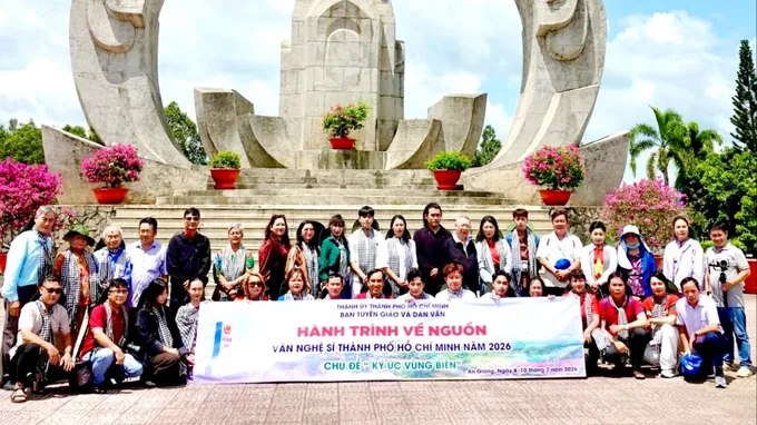 Đoàn công tác Ban Tuyên giáo và Dân vận Thành ủy TPHCM về nguồn với chương trình 