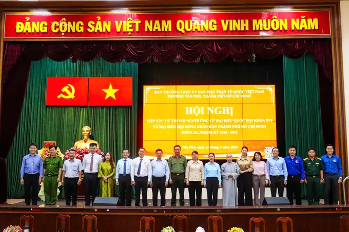 Những người ứng cử ĐBQH khóa XVI và ĐB HĐND TPHCM nhiệm kỳ 2026-2031 cùng các đại biểu dự buổi tiếp xúc cử tri