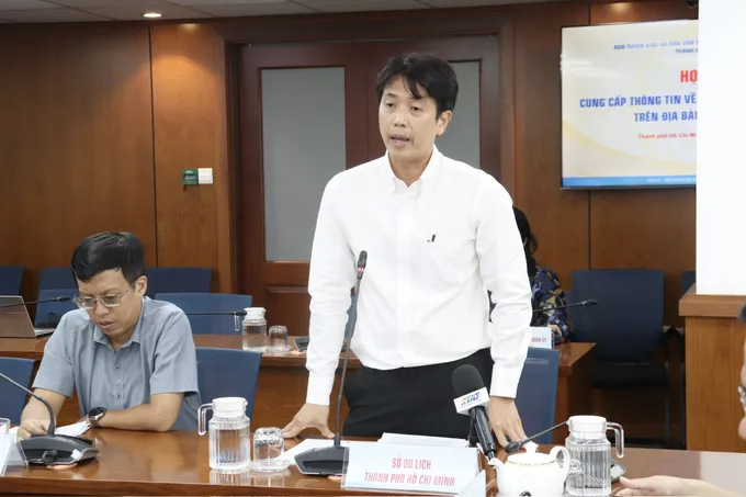 Ông Trần Ngọc Đông Quân thông tin tại họp báo