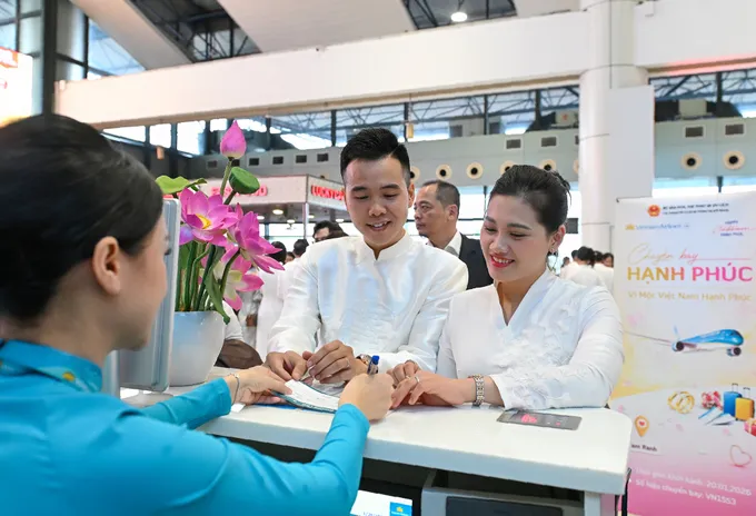 Hành khách check in "Chuyến bay hạnh phúc"