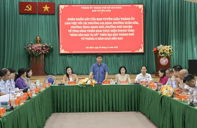  Đồng ch&iacute; L&ecirc; Văn Minh, Th&agrave;nh ủy vi&ecirc;n, Ph&oacute; trưởng Ban thường trực, Ban Tuy&ecirc;n gi&aacute;o Th&agrave;nh ủy TPHCM, chủ tr&igrave; buổi l&agrave;m việc