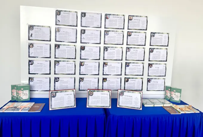 31 tác phẩm văn học được lựa chọn đến từ các tác giả tiêu biểu của Việt Nam và Hàn Quốc. Ảnh: HỒ SƠN IMG_8077.jpg