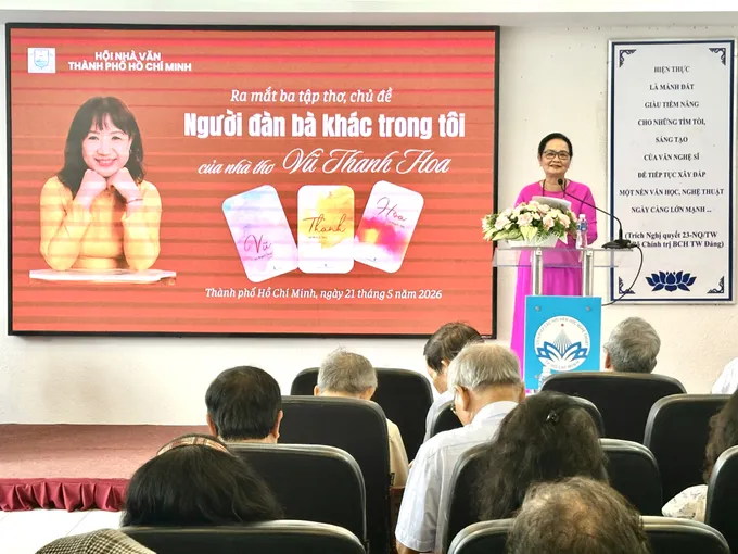 Nhà văn Bích Ngân, Chủ tịch Hội Nhà văn TPHCM, phát biểu IMG_3201.jpg