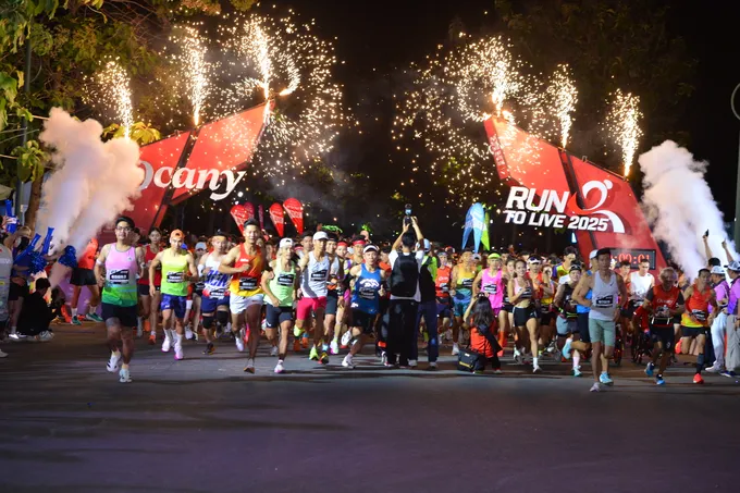 5.000 runner tham gia cự ly 21km chính thức xuất phát CAP_8917.JPG
