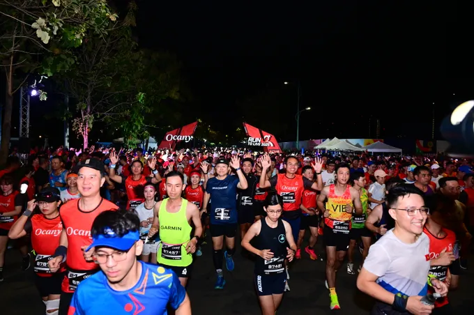 Đường chạy 21km sẽ đóng cửa vào lúc 08g30 sáng cùng ngày DSC_0088.JPG