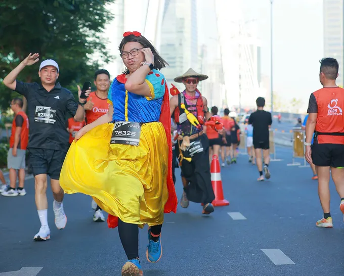 Những màn cosplay vui nhộn từ các chân chạy... z6388515971386_7e5693b724e3b3b12cd6da68ad11d6d4.jpg