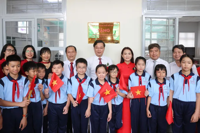 le-khai-giang-nam-hoc-hoang-trieu-17.jpg