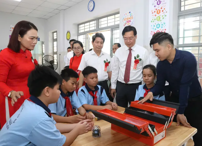 le-khai-giang-nam-hoc-hoang-trieu-22.jpg