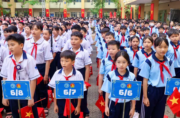 le-khai-giang-nam-hoc-moi-hoangtrieu-14.jpg