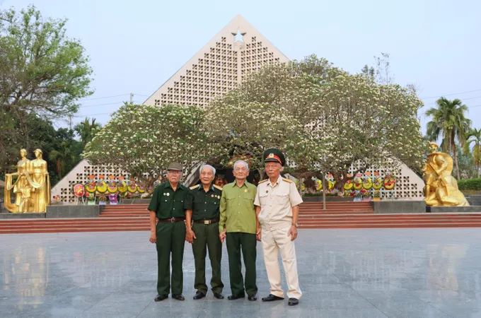 Bài 1 - 70 năm và những câu chuyện không bao giờ cũ 1c.jpeg