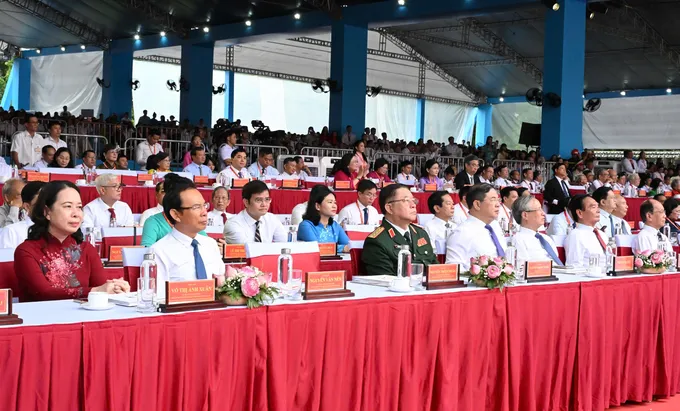 ĐB dự lễ.jpg