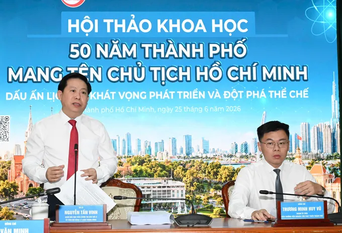 PGS-TS Nguyễn Tấn Vinh, Giám đốc Học viện Chính trị Khu vực II phát biểu kết luận. Ảnh VIỆT DŨNG.jpg