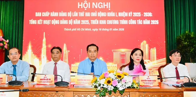 Đồng chí Nguyễn Văn Được cùng các đồng chí chủ trì hội nghị. Ảnh: VIỆT DŨNG