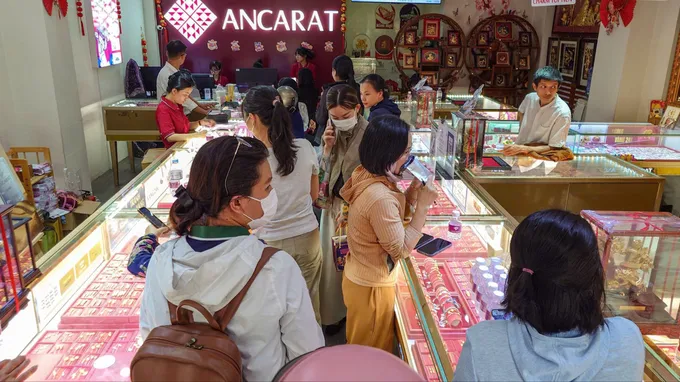 Sáng 29-4, giá vàng giảm thêm 1,5 triệu đồng/lượng