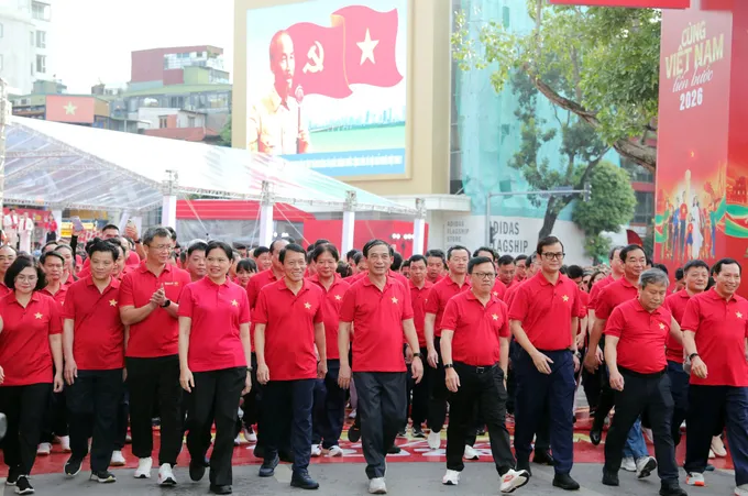 Các đại biểu cùng đi bộ đóng góp vào kỷ lục của chương trình 