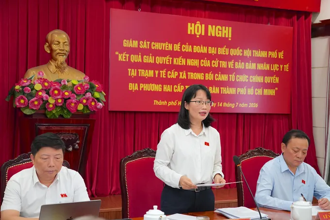 Phó Trưởng Đoàn ĐBQH TPHCM Trần Thị Diệu Thúy, Trưởng đoàn giám sát chủ trì hội nghị. QUANG HUY
