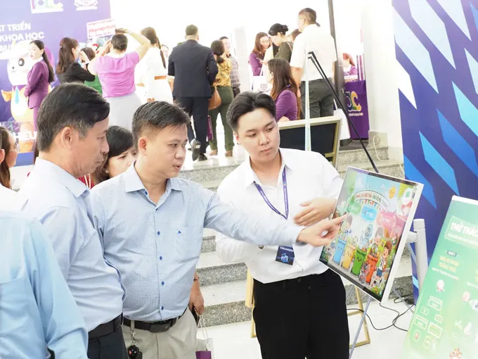 Cán bộ quản lý trường học tại TPHCM tham gia hội nghị chia sẻ kinh nghiệm dạy học tiếng Anh bằng phương pháp thực nghiệm