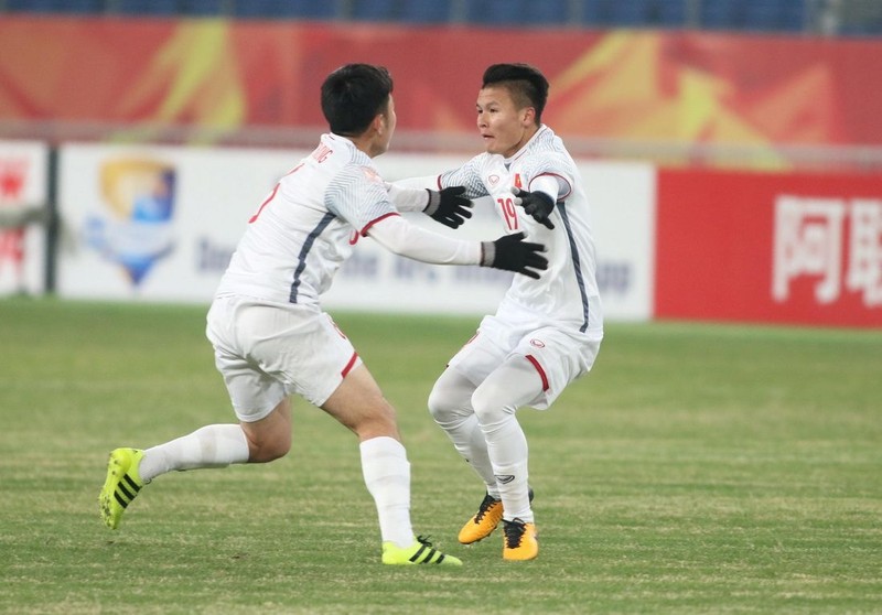 越南隊慶祝1-0領先。